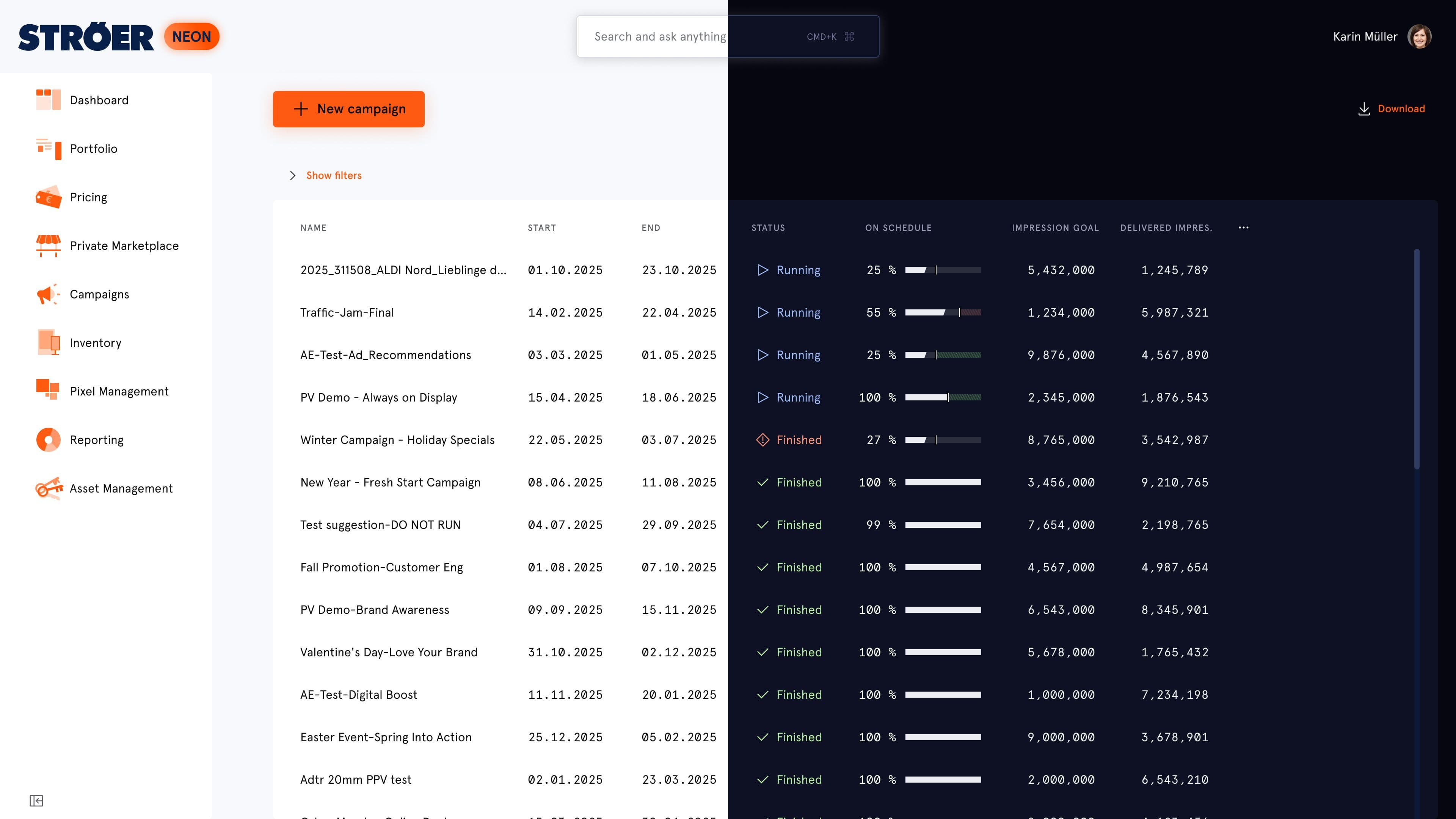 Eine geteilte Bildschirmansicht eines Kampagnenverwaltungs-Dashboards: Links ein helles Design mit Navigationsmenü und Kampagnenliste, rechts ein dunkles Design mit Kampagnenfortschritt und Statistiken.